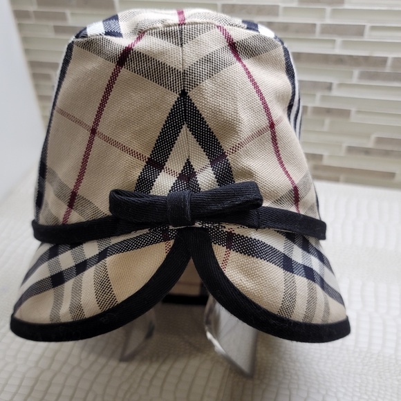 💋Burberry ONE OF A KIND Super Cute Bonnet Hat - Picture 8 of 9